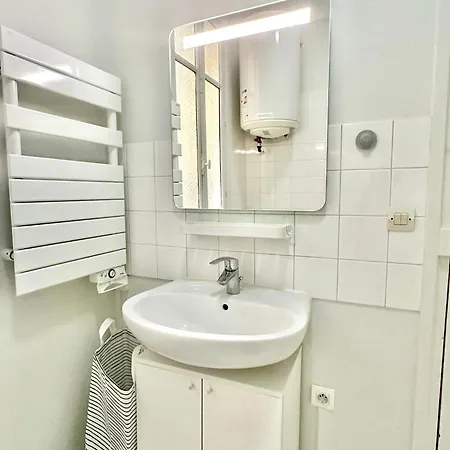 Spacious Near Montparnasse Bausset 6th * Parigi