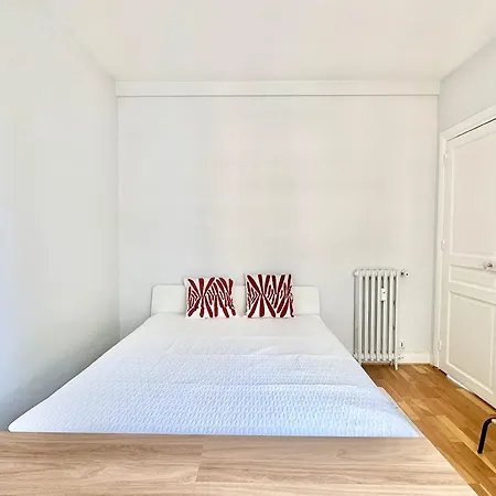 Spacious Near Montparnasse Bausset 6th Paris
